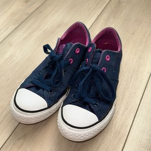 EUC Size 2.5 Converse Brand All Star Girls Casual Sneakers Shoes Tie Navy Blue
